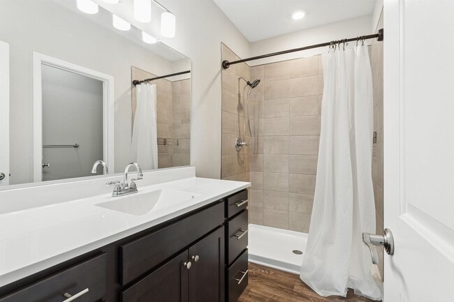 Building Photo - End Unit 2BR Condo with Garage, Balcony & Open Living