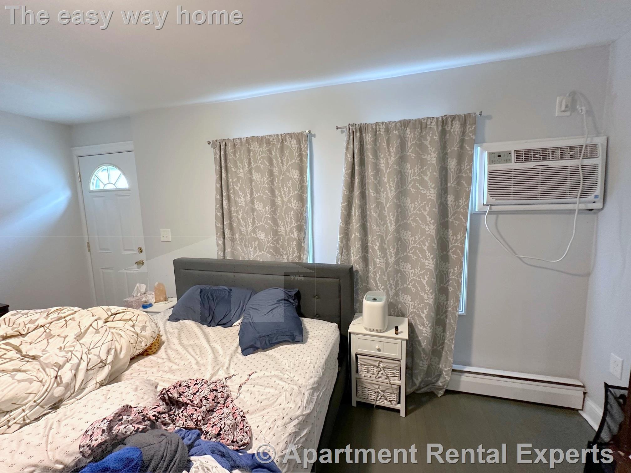 Building Photo - 164 Charles St