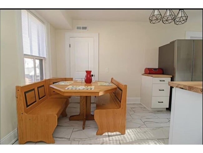 Building Photo - 1211 5th St NE