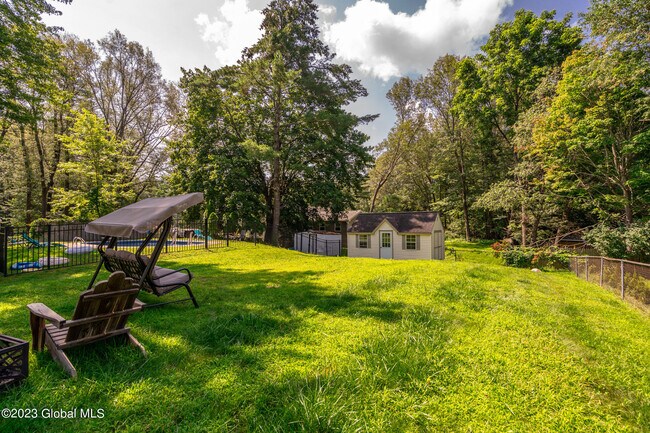 Building Photo - 1 Laurie Ln