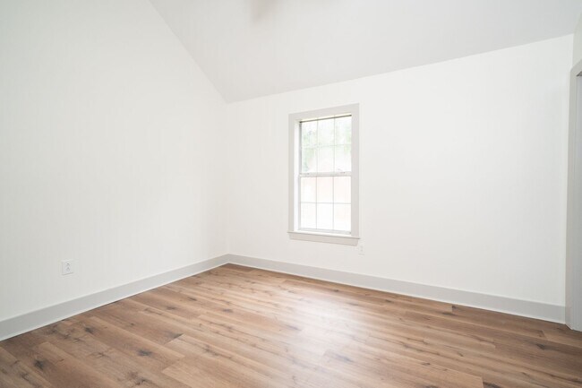 Building Photo - 3BR/2BA Home