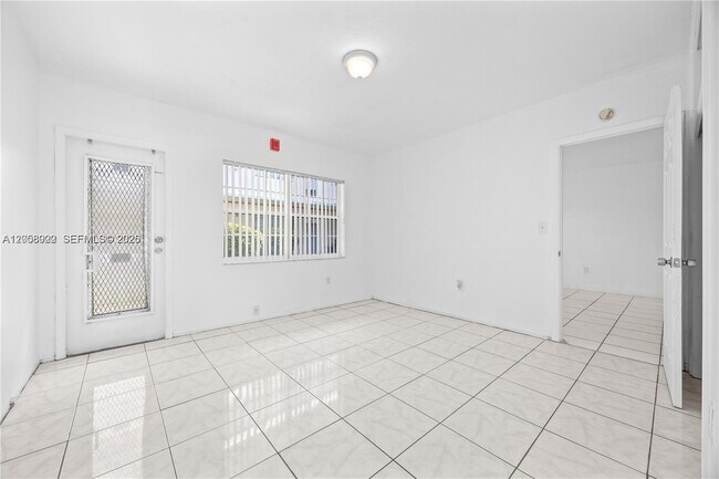 Building Photo - 2072 NE 169th St