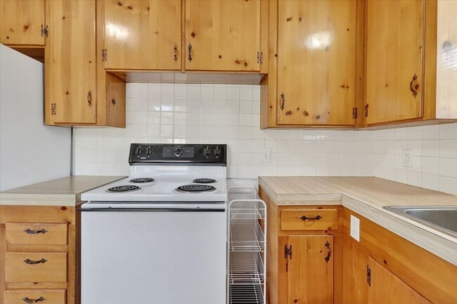Building Photo - 4637 Calvin Dr
