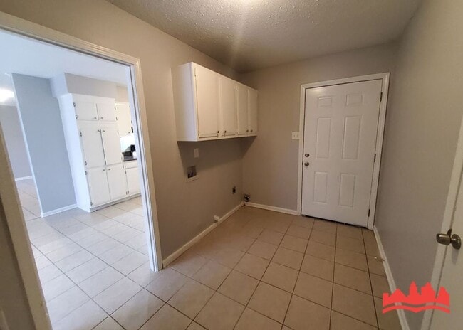 Building Photo - 5737 Scottsdale Ave