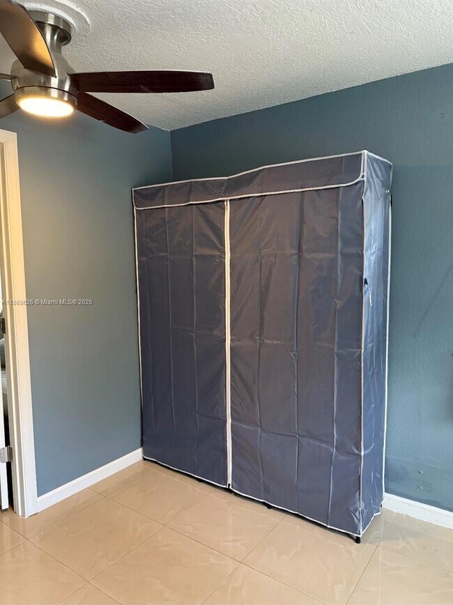 Building Photo - 231 SW 31st Ave