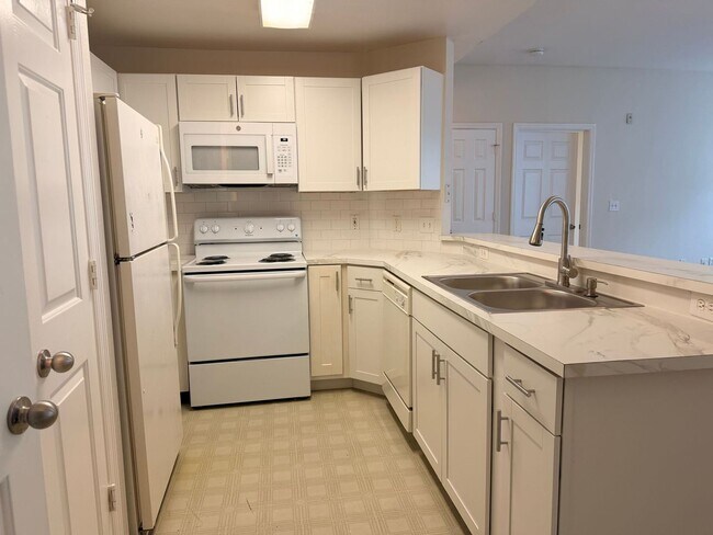 Building Photo - 2025 Erving Cir