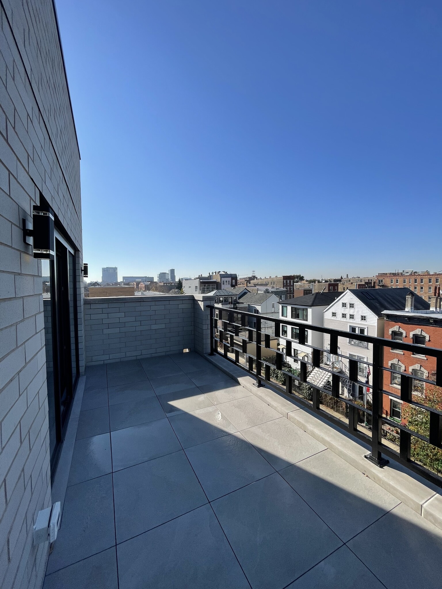 Building Photo - 719 N Elizabeth St