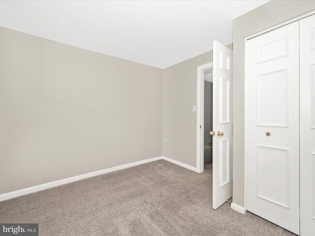 Building Photo - 112 Bracken Ct
