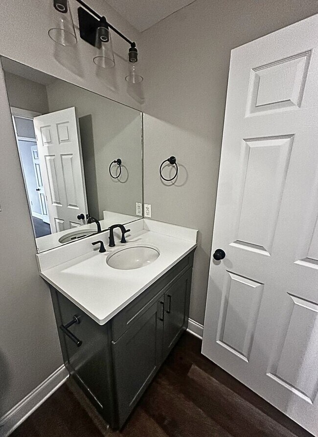 Building Photo - Traditional Neighborhood Living with Luxury