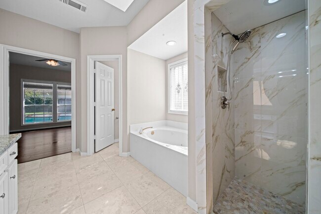 Building Photo - 88 Tree Crest Cir
