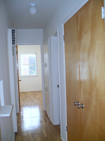 Building Photo - 1466 S Sherbourne Dr