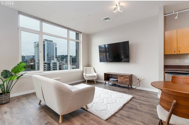 Building Photo - Pinnacle Condominiums - Pearl District ope...