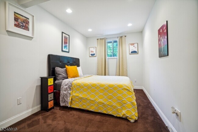 Building Photo - 22 Forest Hill Dr