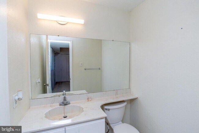 Building Photo - 1739 McNelis Dr