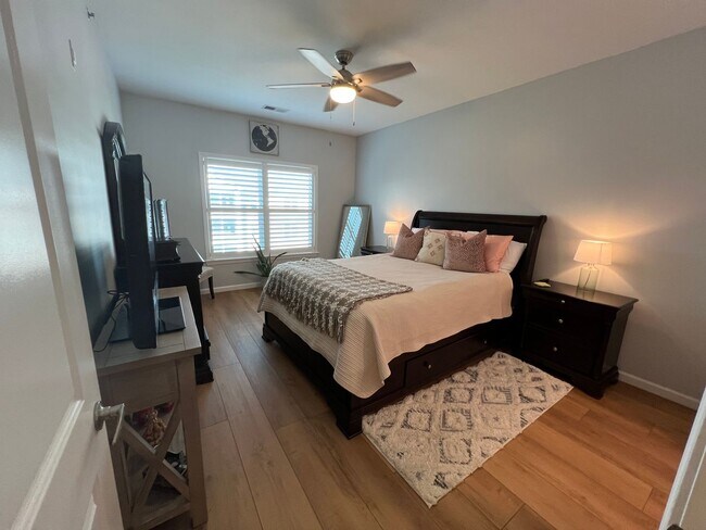 Building Photo - 2 Bedroom 2 Bathroom Condo at The Regatta ...