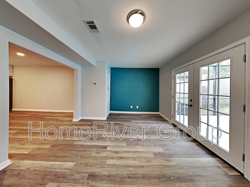 Building Photo - 433 Verb St