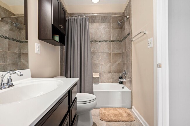 Building Photo - Luxury 3-Bed, 4-Bath Townhouse with Modern...