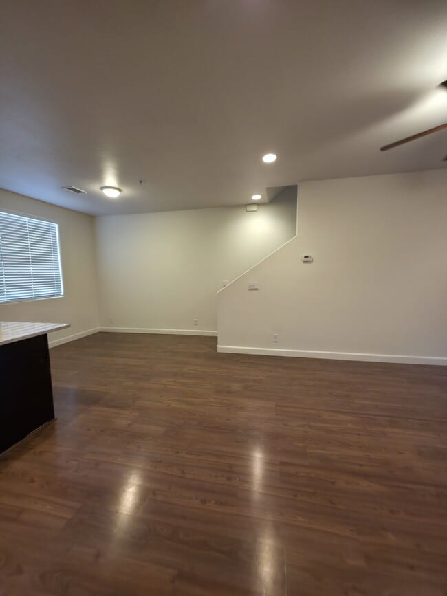 Building Photo - 2512 W Pikes Peak Dr