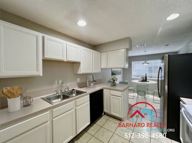 Building Photo - Available Now: 3 bedroom, 2.5 Bath Duplex with Garage and Fenced Yard