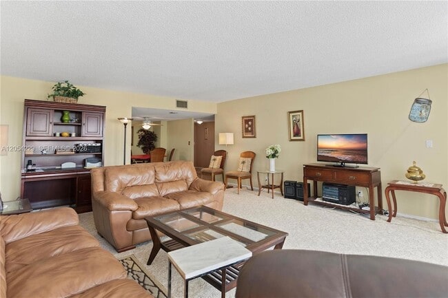 Building Photo - 4020 Galt Ocean Dr