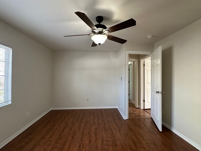 Building Photo - Downtown Bungalow, Pet Friendly, Large Yard