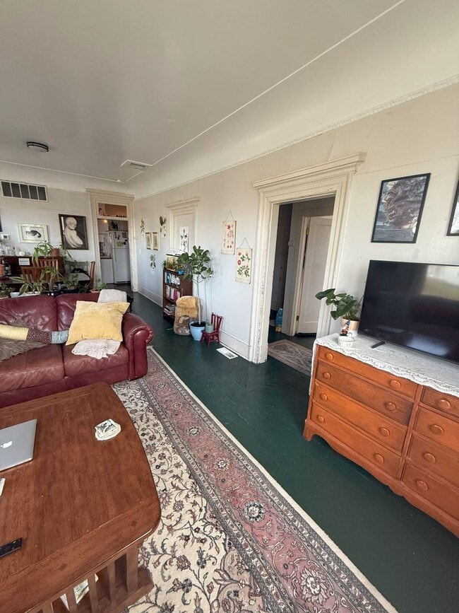 Building Photo - Great 6 bdrm/2 bath close to WWU and downtown