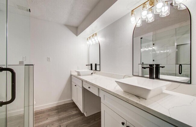 Building Photo - 808 Stone Mountain Dr