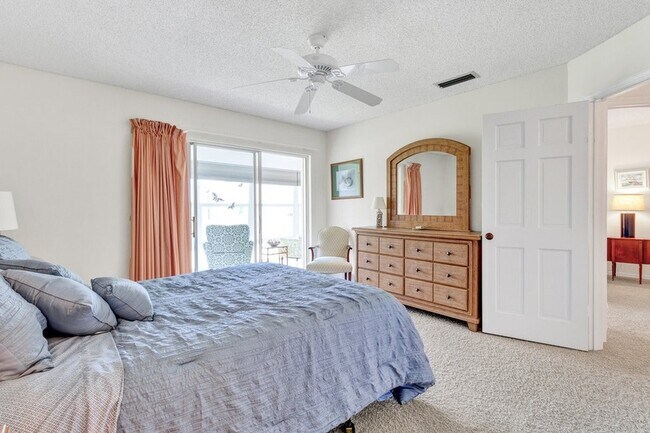 Building Photo - 1441 Ocean Dr