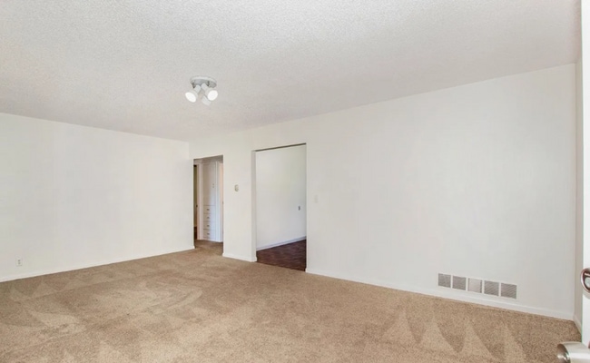 Building Photo - 1920 Springfield Dr