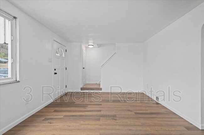 Building Photo - 1419 Dagmar Ave