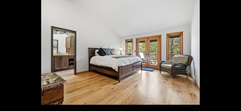 Building Photo - 2074 Foothills Dr S