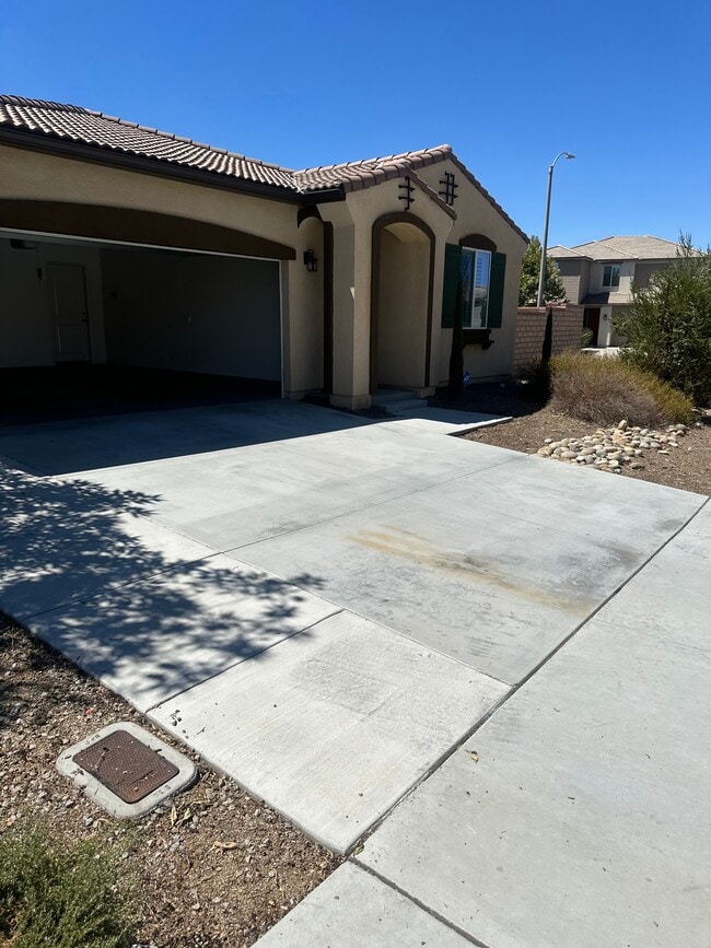 Building Photo - 24255 Insignia Dr