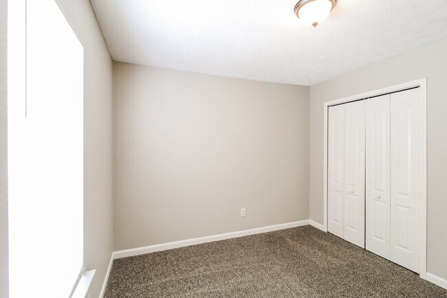 Building Photo - 5711 Meadowview Rd