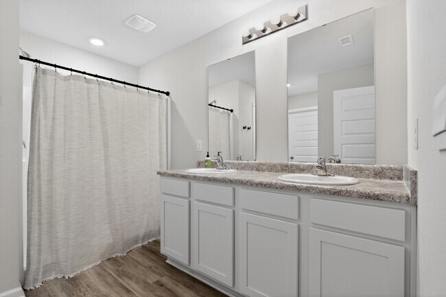 Building Photo - 6817 Interlachen Ln