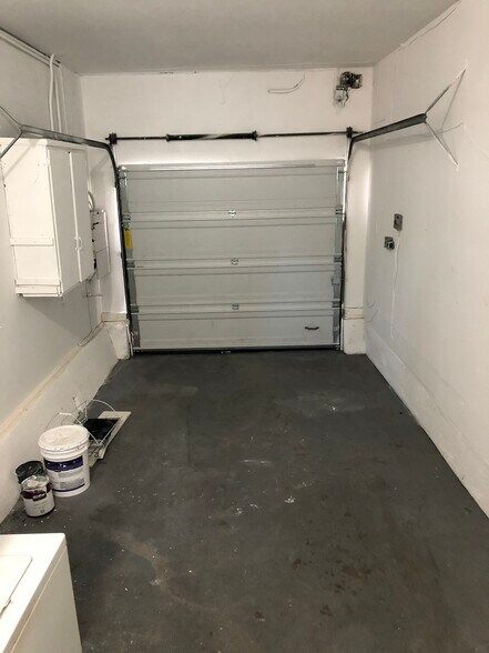 Building Photo - 1031 Hudson St