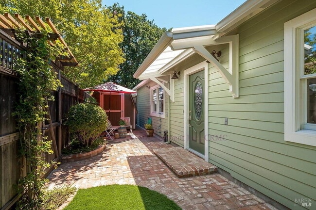 Building Photo - 4 Belle Ave