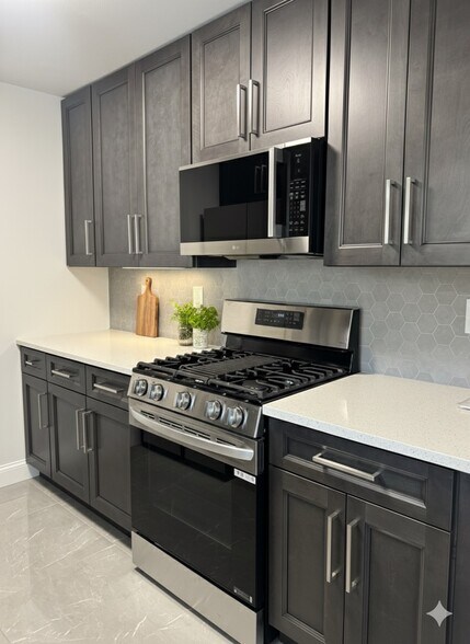 Primary Photo - 323 Stratford Pl