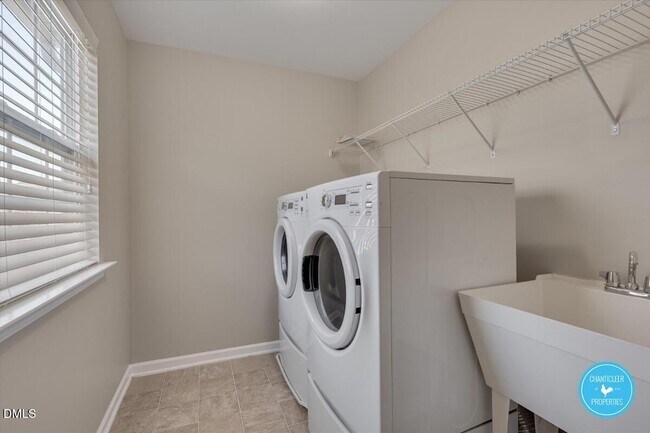 Building Photo - 831 Ember Dr