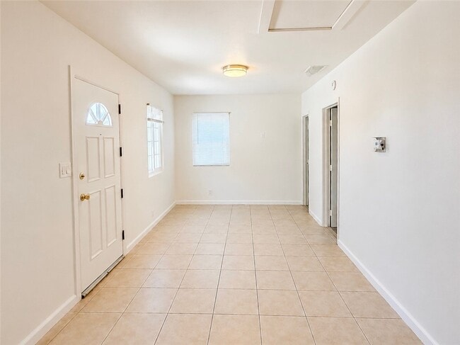 Building Photo - 10515 Firmona Ave