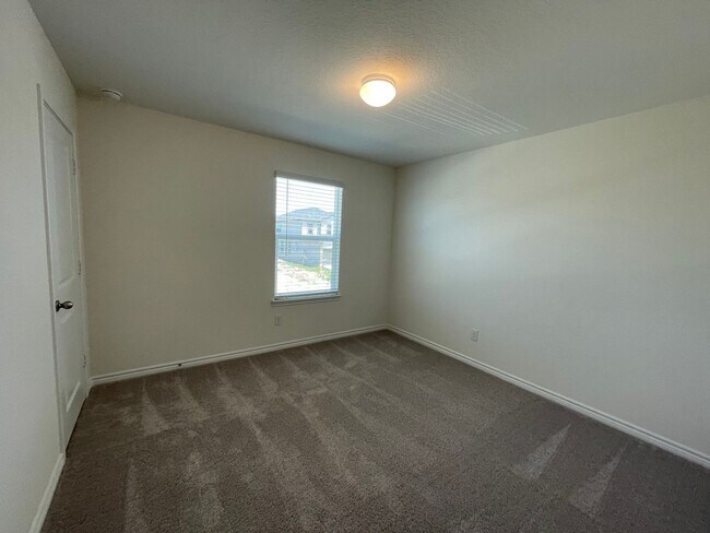 Building Photo - 4 Bdrm Home in Legend Heights, NBTX