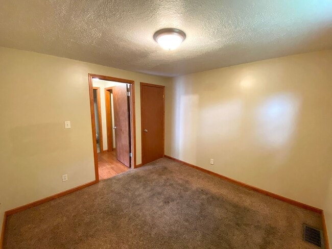 Building Photo - 1 Bed, 1 Bath Home for Rent in East Peoria!