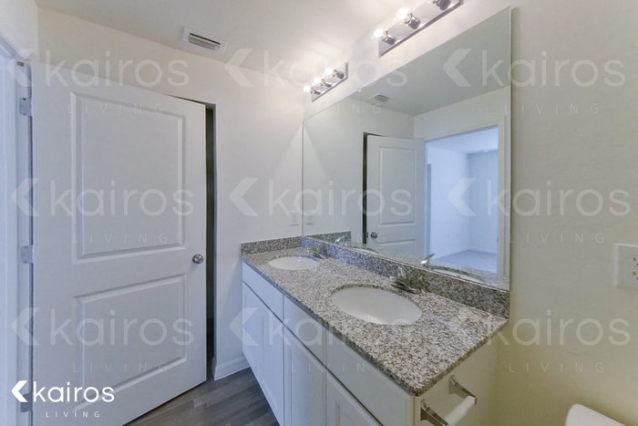 Building Photo - 3024 NE 1st Ave