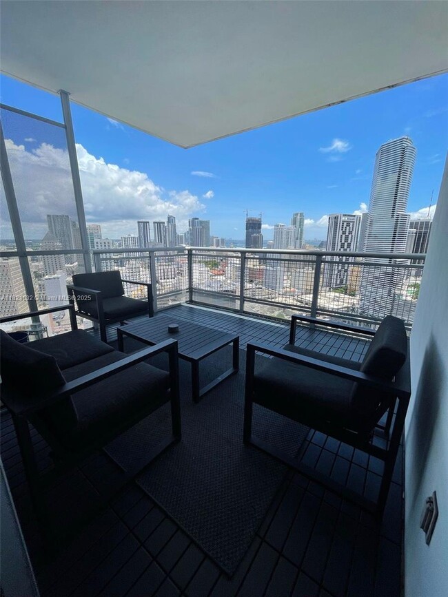 Building Photo - 350 S Miami Ave