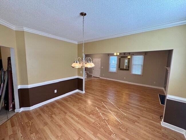 Building Photo - Elegant 2-Story Townhome with Sunroom & Lu...