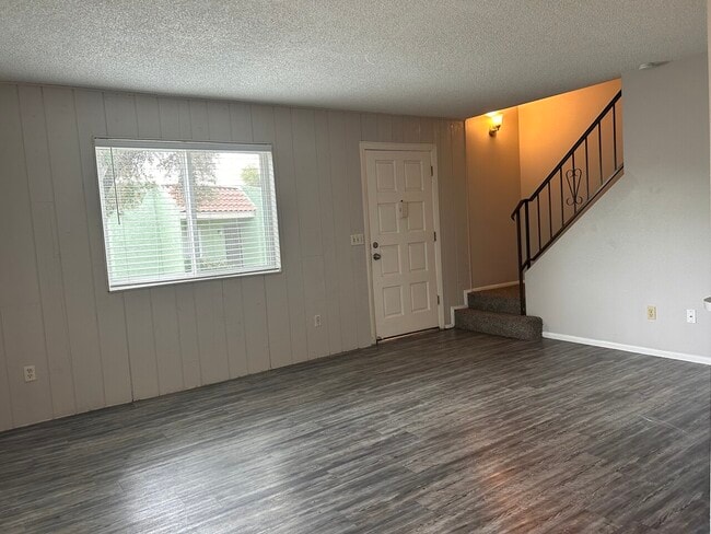 Building Photo - 729 E Cochise Dr