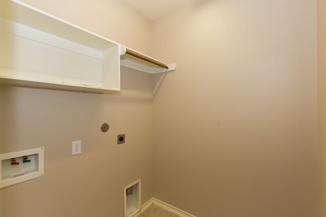 Building Photo - 10206 N Pine Ivy Ln