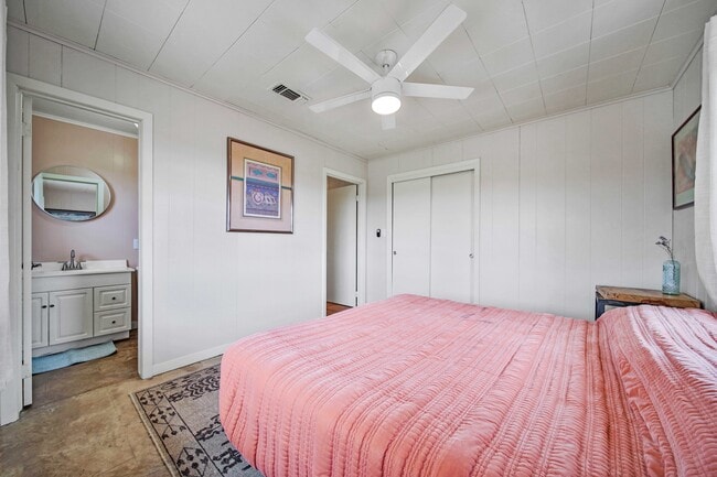 Building Photo - Meadow View Manor