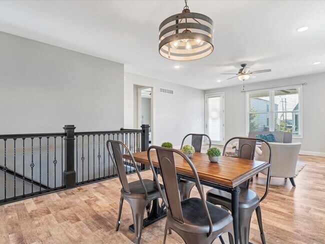 Building Photo - 3334 Simeon Bunker St