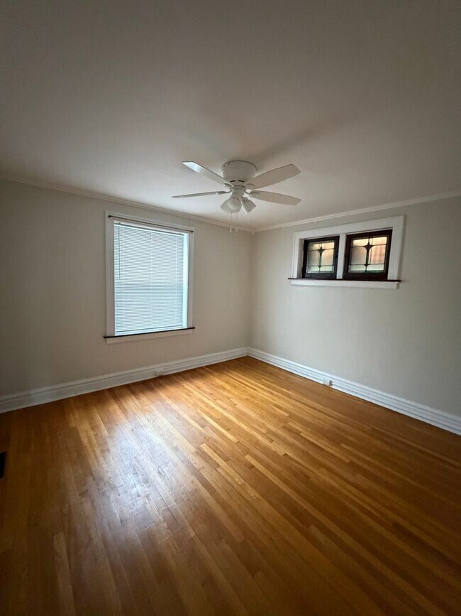 Building Photo - Move in ready