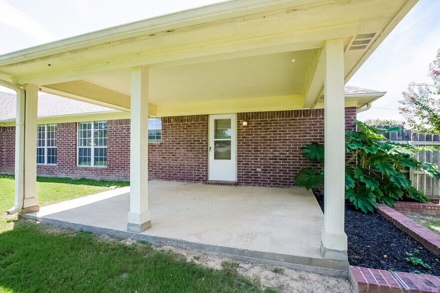 Building Photo - 6906 Greyhawk Cove N